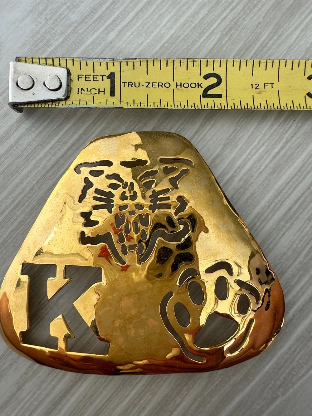 UK Gold-tone Tiger Cutout Pin Brooch - Bold Statement Accessory